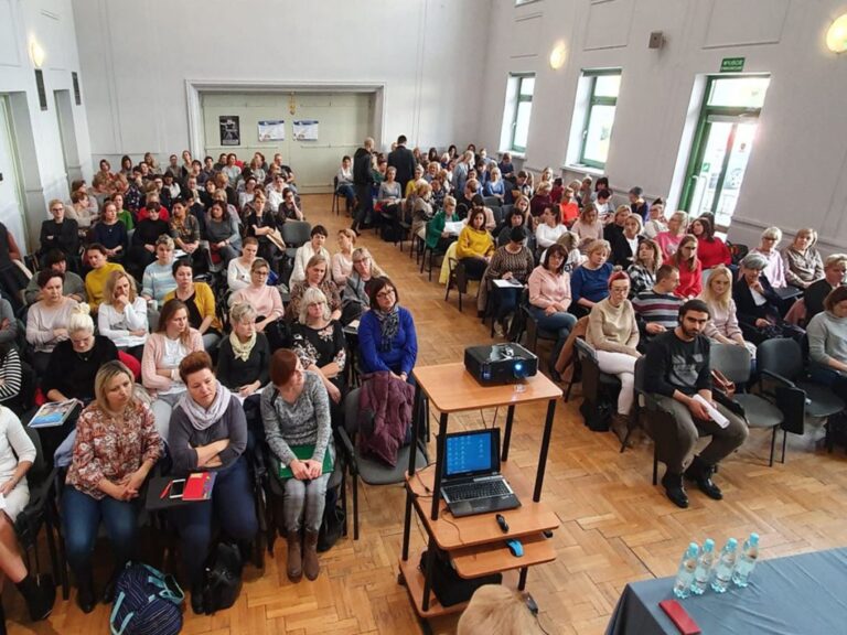 Wyższa Szkoła Częstochowie sala konferencyjna